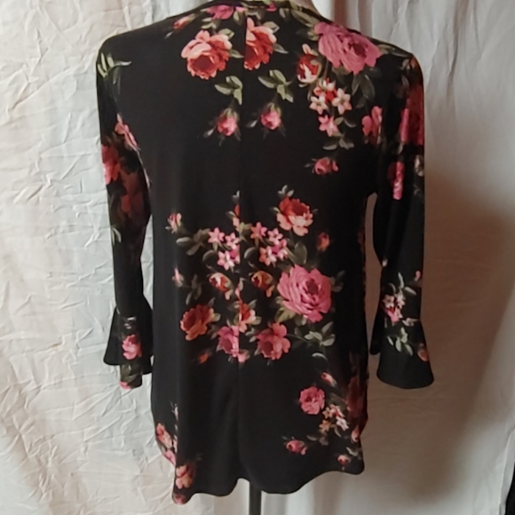 Threads Studio blouse. - Picture 5 of 7